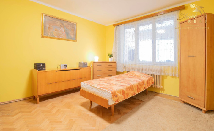 Čiastočne zrekonštruovaný dom vo výbornej lokalite s garážou - fotografia 9
