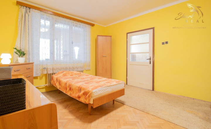 Čiastočne zrekonštruovaný dom vo výbornej lokalite s garážou - fotografia 10