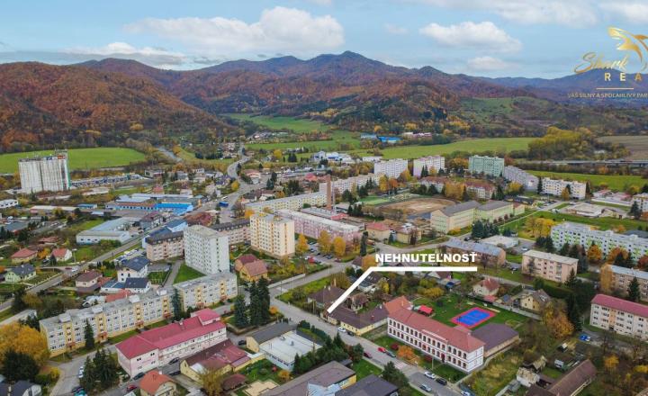 Dom v centre Žarnovice – ideálny aj na podnikateľské účely - fotografia 1