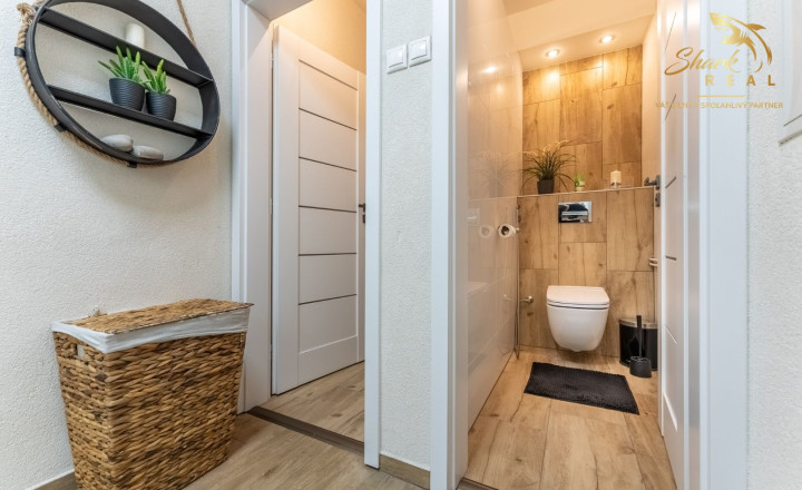 ***VÝNIMOČNÁ NEHNUTEĽNOSŤ LEN 20 km od Trnavy*** úžitková plocha 590 m2***veľký dvor s bazénom a wellnesom*** - fotografia 5