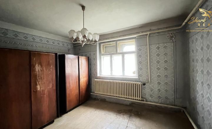 Rodinný dom s novou strechou - fotografia 3