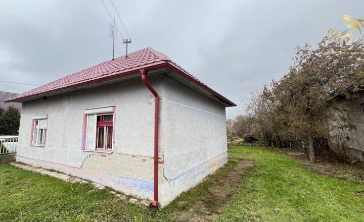Rodinný dom s novou strechou - fotografia 11