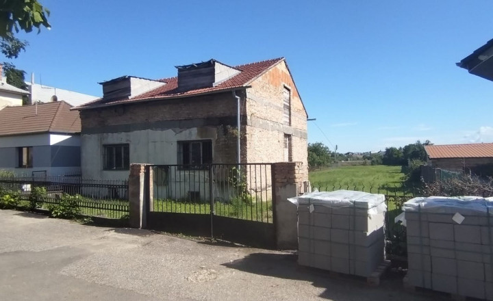 Pozemok ideálny na výstavbu 2 rodinných domov - fotografia 2