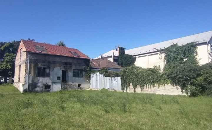 Pozemok ideálny na výstavbu 2 rodinných domov - fotografia 3