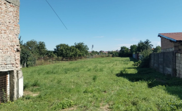 Pozemok ideálny na výstavbu 2 rodinných domov - fotografia 5
