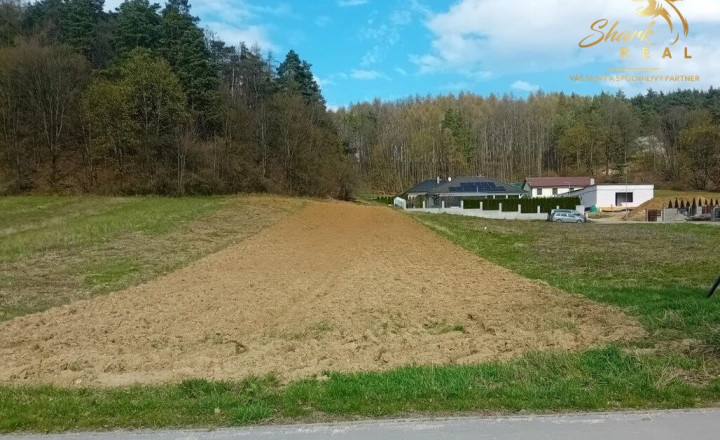 Veľký stavebný pozemok - fotografia 1
