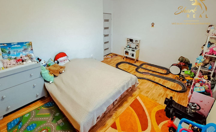 Priestranný rodinný dom v Hornej Strede s veľkým pozemkom - fotografia 7