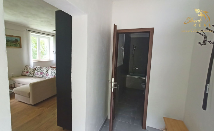 Jedinečná chata v lese, vhodná na investíciu - fotografia 10