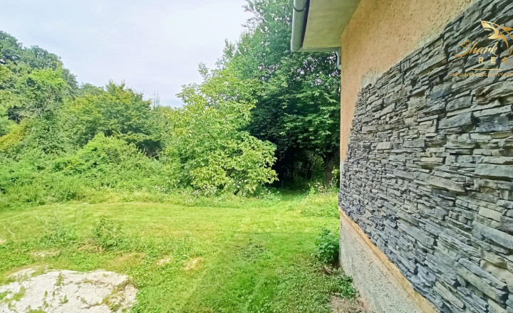 Jedinečná chata v lese, vhodná na investíciu - fotografia 16