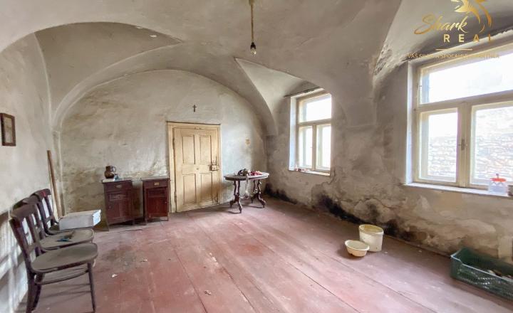 Znížená cena - Jedinečná príležitosť - Historický vinársky dom v samotnom srdci Pezinka - fotografia 1