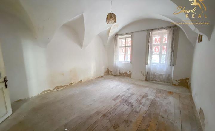 Znížená cena - Jedinečná príležitosť - Historický vinársky dom v samotnom srdci Pezinka - fotografia 2