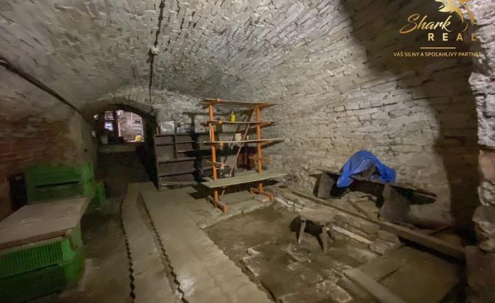 Znížená cena - Jedinečná príležitosť - Historický vinársky dom v samotnom srdci Pezinka - fotografia 4
