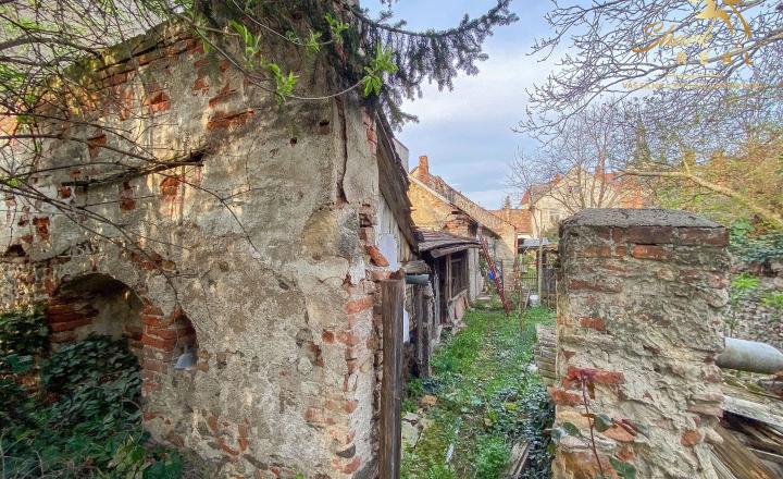 Znížená cena - Jedinečná príležitosť - Historický vinársky dom v samotnom srdci Pezinka - fotografia 7