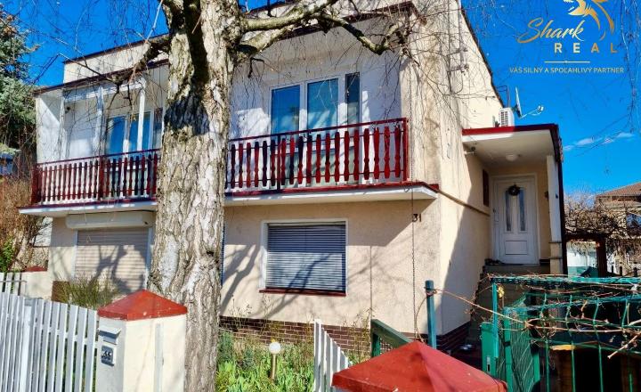 Vila v exkluzívnej štvrti Malý Floreát v Piešťanoch - fotografia 1
