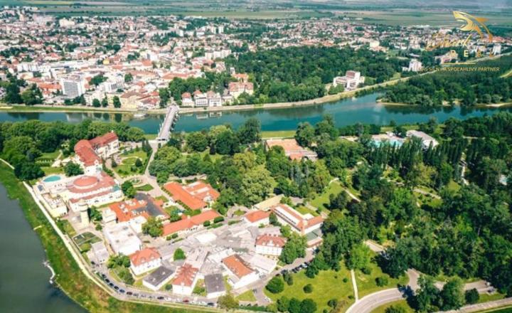 Vila v exkluzívnej štvrti Malý Floreát v Piešťanoch - fotografia 10