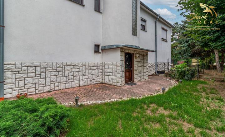 Na predaj luxusná rodinná vila  - fotografia 4