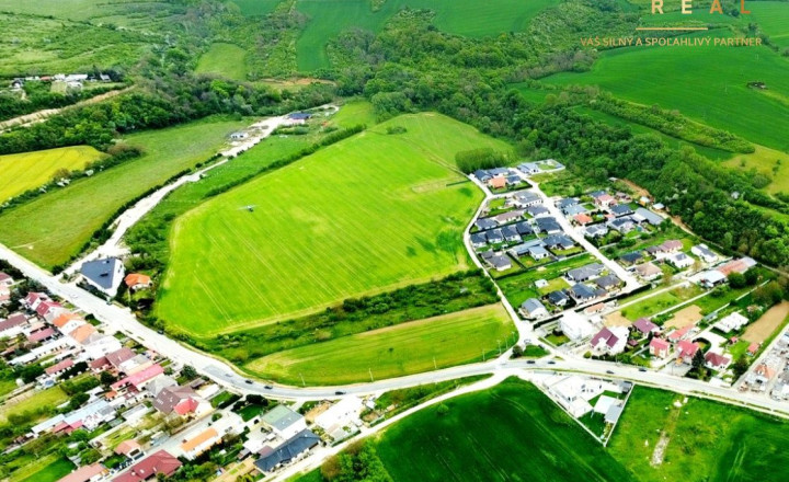 Krásny stavebný pozemok 4781m2 aj  pre developerov - fotografia 5