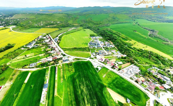 Krásny stavebný pozemok 4781m2 aj  pre developerov - fotografia 12