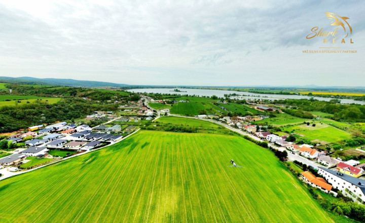 Krásny stavebný pozemok 4781m2 aj  pre developerov - fotografia 14