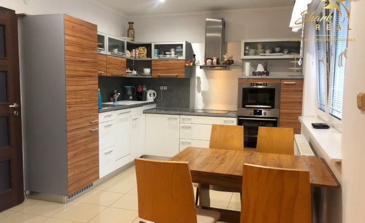 Jedinečná apartmánová nehnutelnosť s bazénom a záhradou - fotografia 7