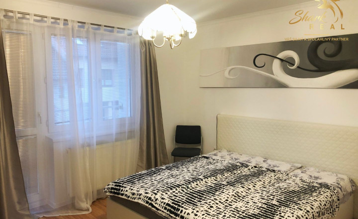 Jedinečná apartmánová nehnutelnosť s bazénom a záhradou - fotografia 9
