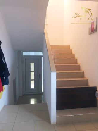 Jedinečná apartmánová nehnutelnosť s bazénom a záhradou - fotografia 11
