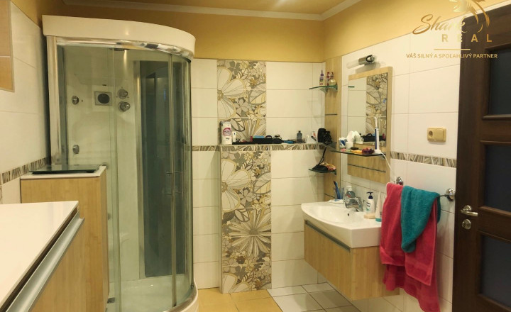 Jedinečná apartmánová nehnutelnosť s bazénom a záhradou - fotografia 13