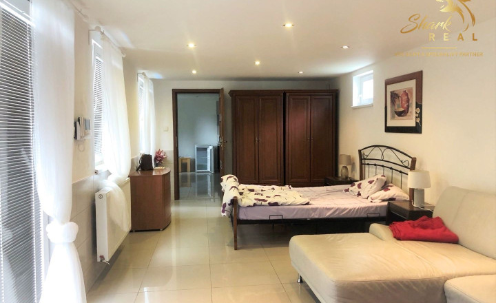 Jedinečná apartmánová nehnutelnosť s bazénom a záhradou - fotografia 15