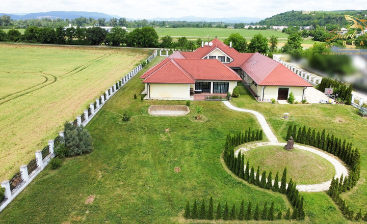 Jedinečná rodinná vila s výbornou strategickou polohou - fotografia 8