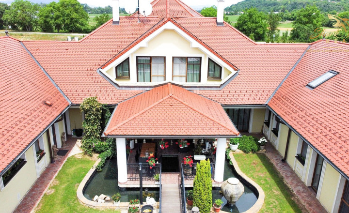 Jedinečná rodinná vila s výbornou strategickou polohou - fotografia 11