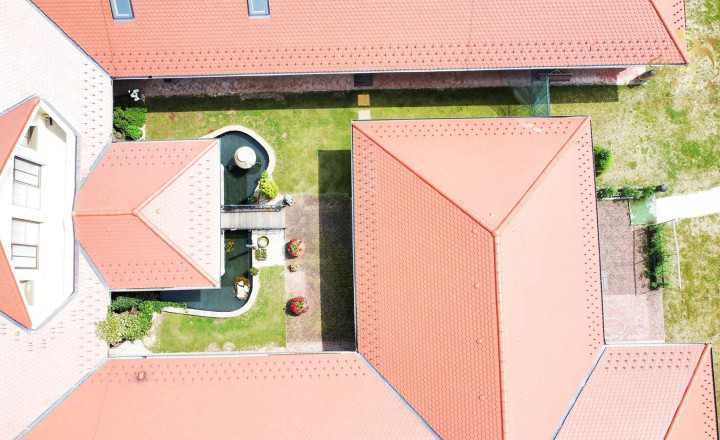 Jedinečná rodinná vila s výbornou strategickou polohou - fotografia 13