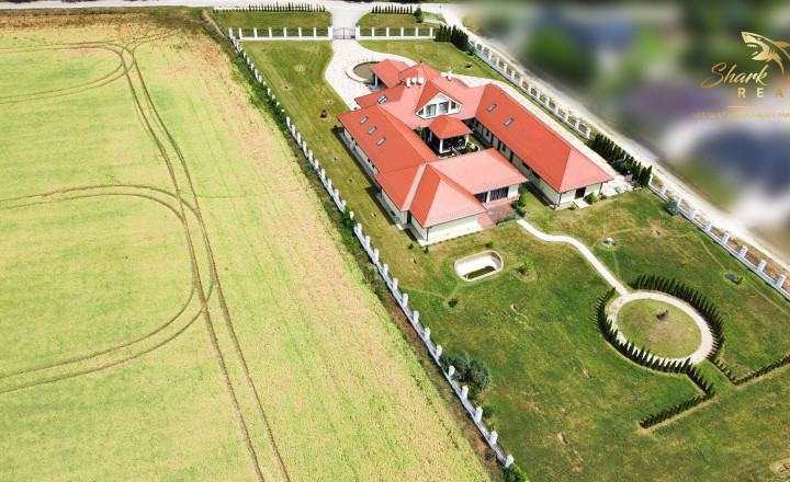 Jedinečná rodinná vila s výbornou strategickou polohou - fotografia 15