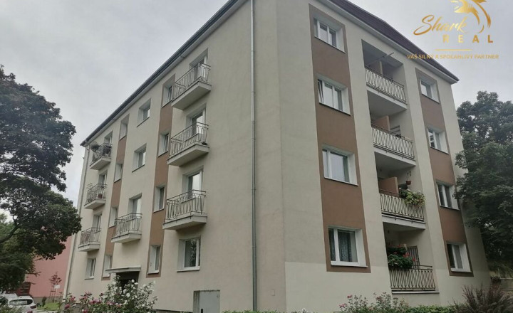 Na predaj priestranný slnečný 3-izbový byt na Krajinskej ulici - fotografia 2