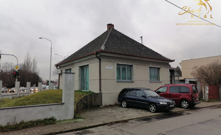 Rodinný dom vhodný na podnikateľské účely. - fotografia 1