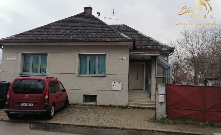 Rodinný dom vhodný na podnikateľské účely. - fotografia 2