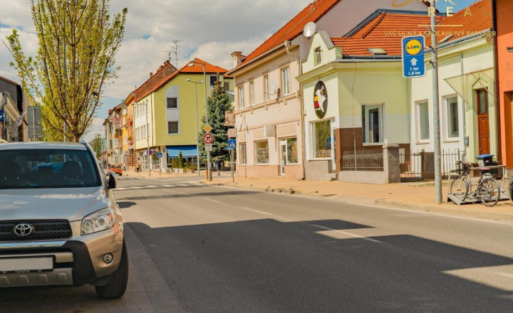Budova v centre, alebo bytový dom? Je to na Vás - fotografia 7
