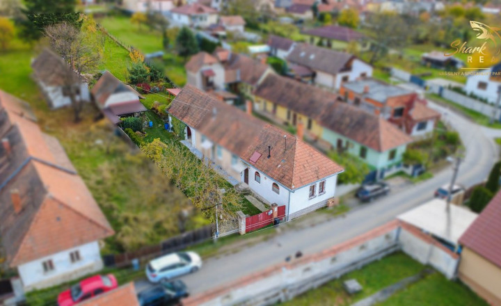Útulný dom s krytou terasou v krásnej prírode - fotografia 18