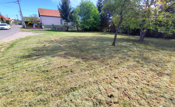 TOP ponuka! Priestranný stavebný pozemok neďaleko lesa - fotografia 7