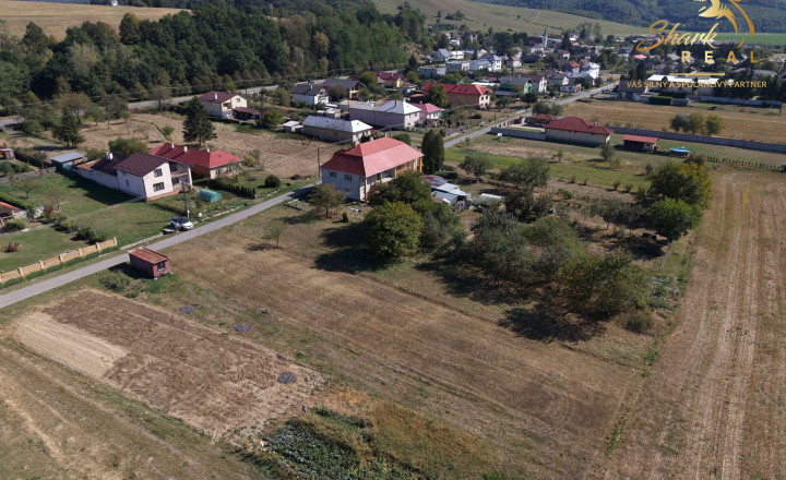 Na predaj slnečný pozemok v Breznici - ideálny na výstavbu útlného rodinného domu. - fotografia 2