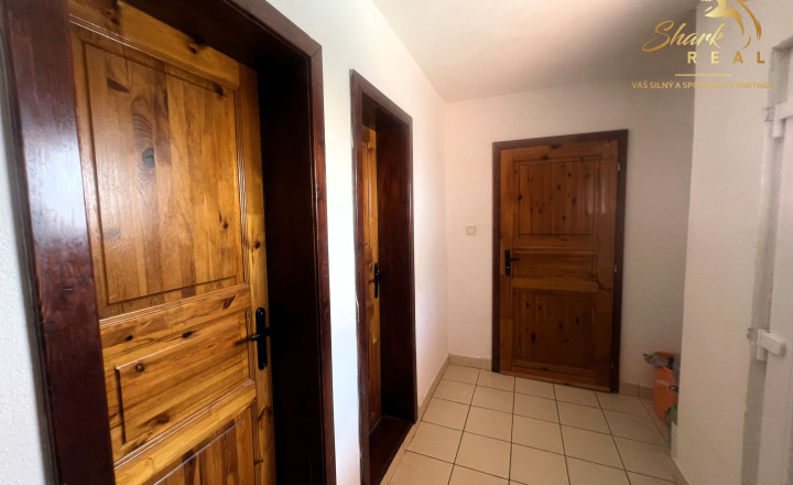 Obchodný priestor s ubytovacím zariadením - fotografia 14