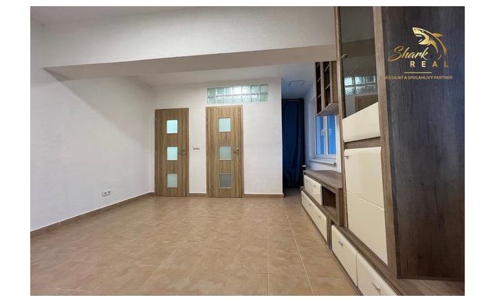 1i byt na 7. posch. v Starom Meste | Balkón 10 m² | Okamžitý výnos | - fotografia 3