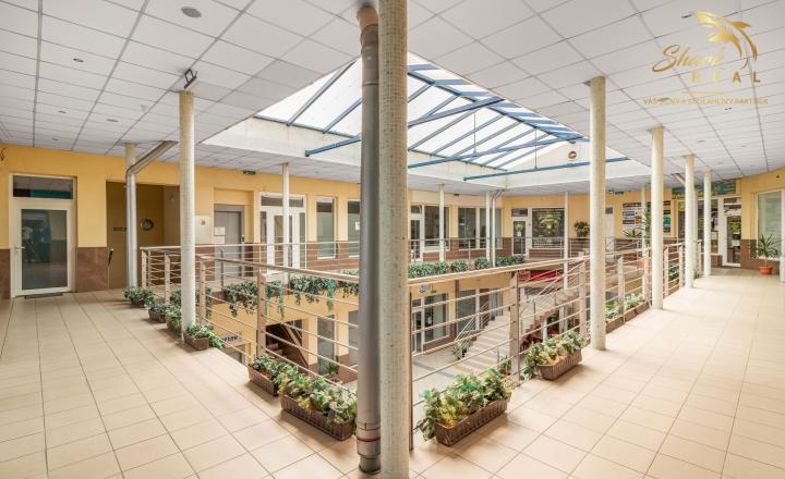 Polyfunkčný objekt s aktívnymi nájomcami v TOP lokalite - Grand Center - fotografia 4