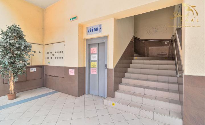 Polyfunkčný objekt s aktívnymi nájomcami v TOP lokalite - Grand Center - fotografia 7