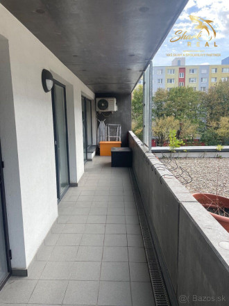 Moderný 3-izbový byt s veľkou lodžiou v projekte Skybox - fotografia 6