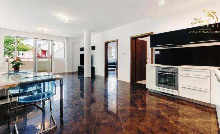 NA PRENÁJOM 2-IZBOVÝ REZIDENČNÝ APARTMÁN V CENTRE  - fotografia 1