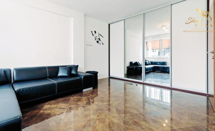 NA PRENÁJOM 2-IZBOVÝ REZIDENČNÝ APARTMÁN V CENTRE  - fotografia 4
