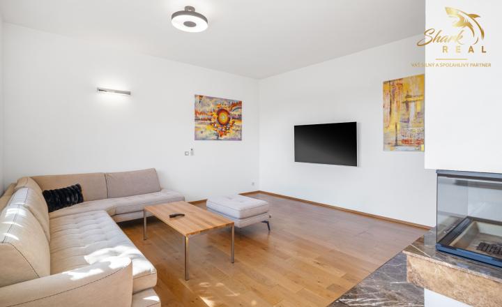 Luxusný 5i byt | 155 m², krb, terasa | Výhľad na Dunaj | Hradný kopec | Ihneď - fotografia 2