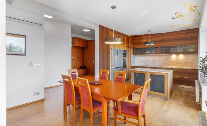 Luxusný 5i byt | 155 m², krb, terasa | Výhľad na Dunaj | Hradný kopec | Ihneď - fotografia 3
