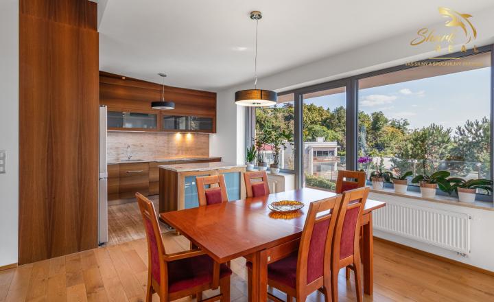 Luxusný 5i byt | 155 m², krb, terasa | Výhľad na Dunaj | Hradný kopec | Ihneď - fotografia 4