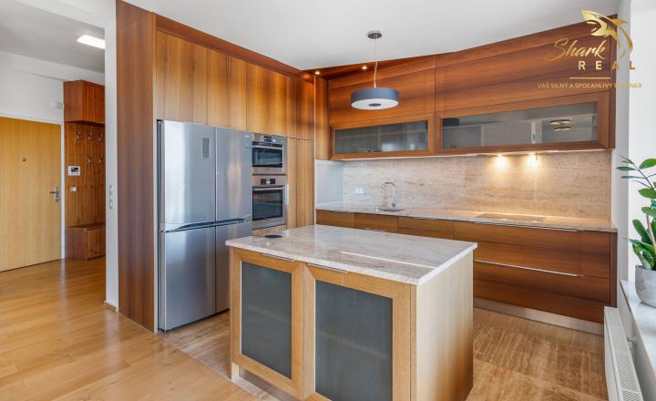 Luxusný 5i byt | 155 m², krb, terasa | Výhľad na Dunaj | Hradný kopec | Ihneď - fotografia 5
